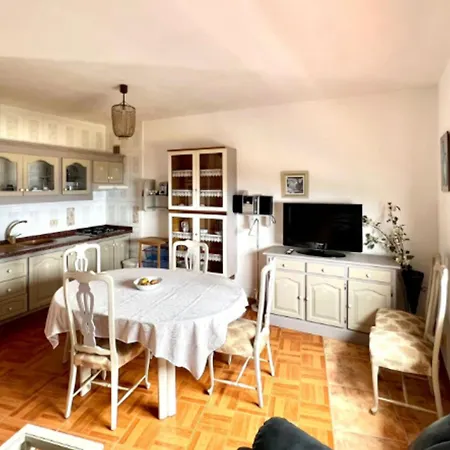 Hermosa Casa Con 2 *